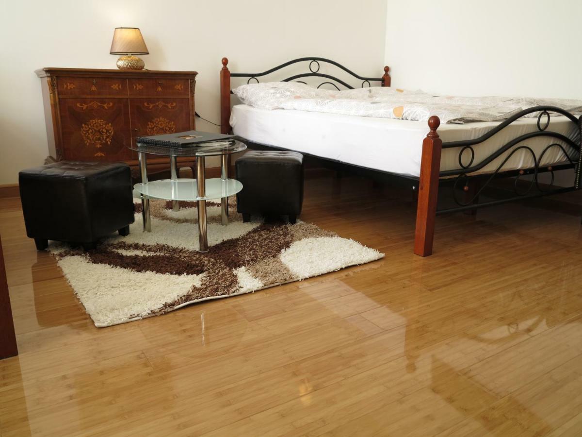Small Luxury Kapitol Apartment Vienna Esterno foto