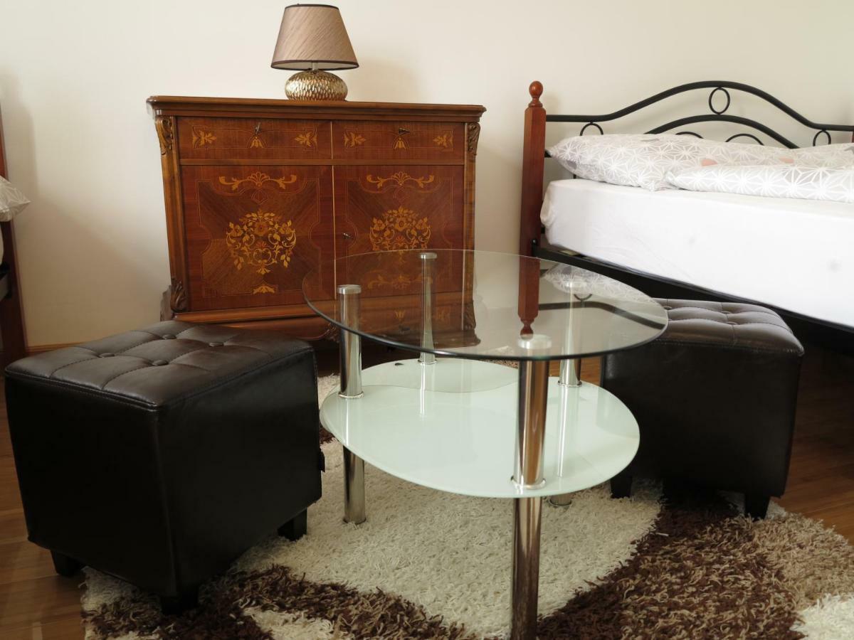 Small Luxury Kapitol Apartment Vienna Esterno foto