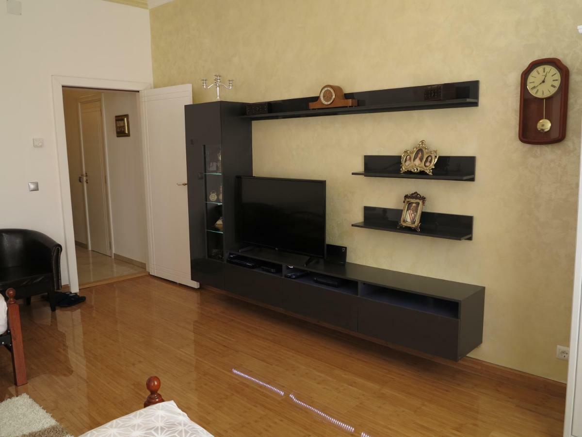 Small Luxury Kapitol Apartment Vienna Esterno foto