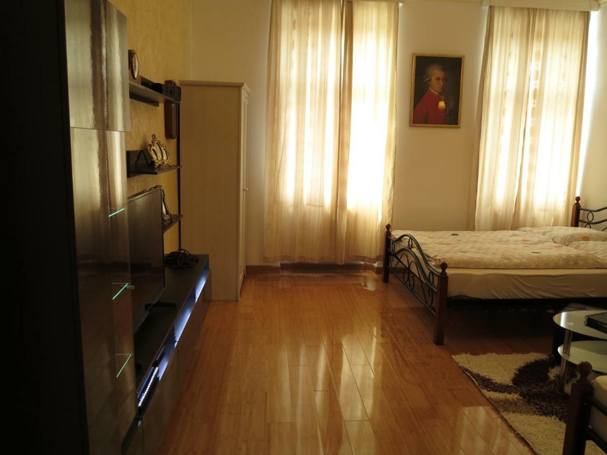 Small Luxury Kapitol Apartment Vienna Esterno foto