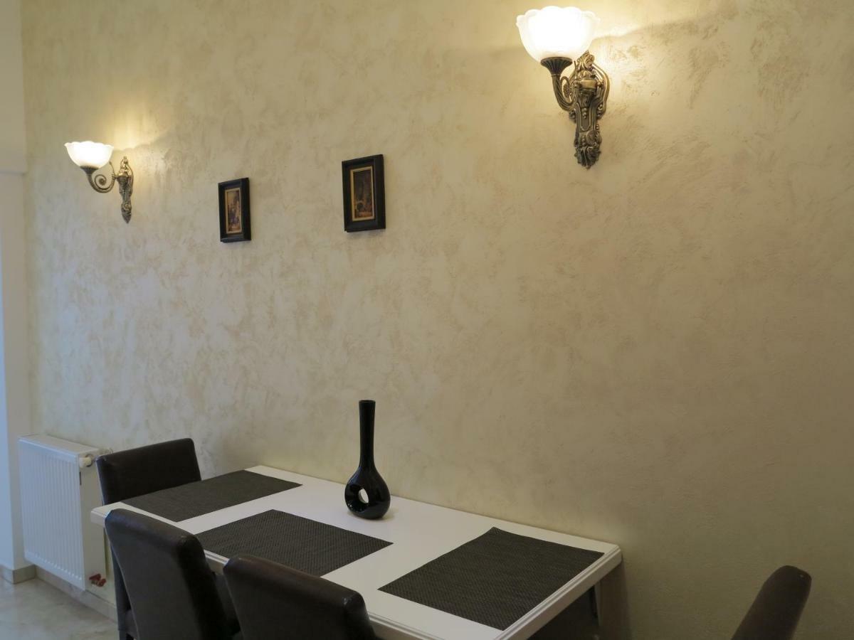 Small Luxury Kapitol Apartment Vienna Esterno foto