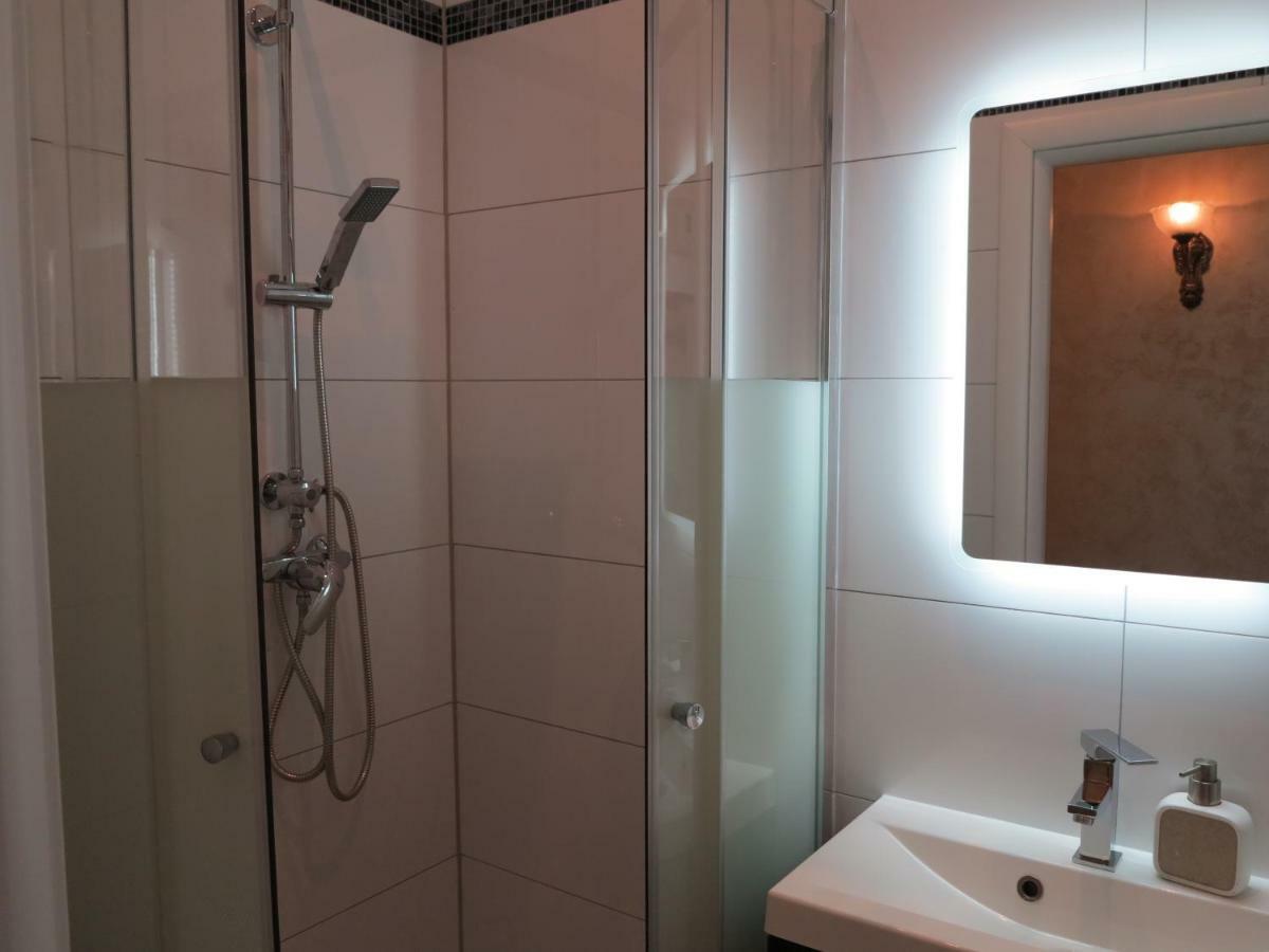 Small Luxury Kapitol Apartment Vienna Esterno foto