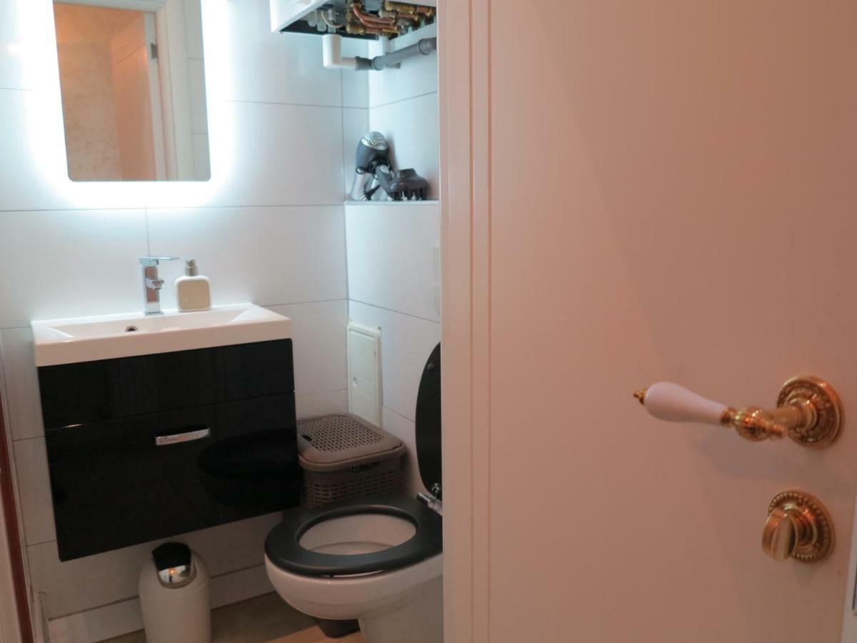 Small Luxury Kapitol Apartment Vienna Esterno foto